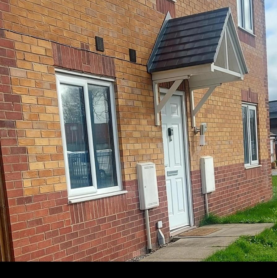 Homely 3 bedroom house in Farnworth, Bolton view 4