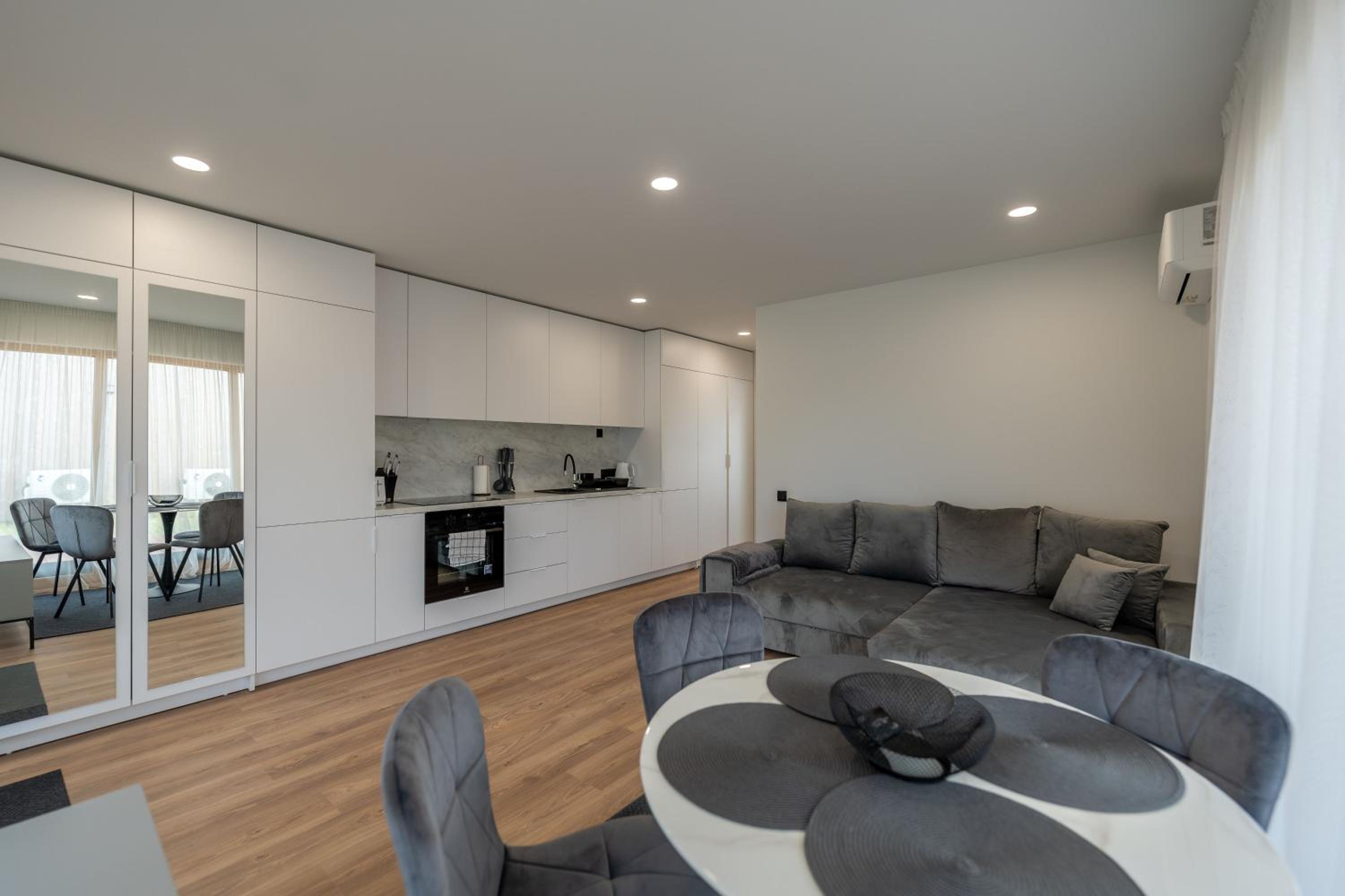 KURŠIŲ VĖJAS apartamentai Svencelėje pirmame aukšte su terasa view 2