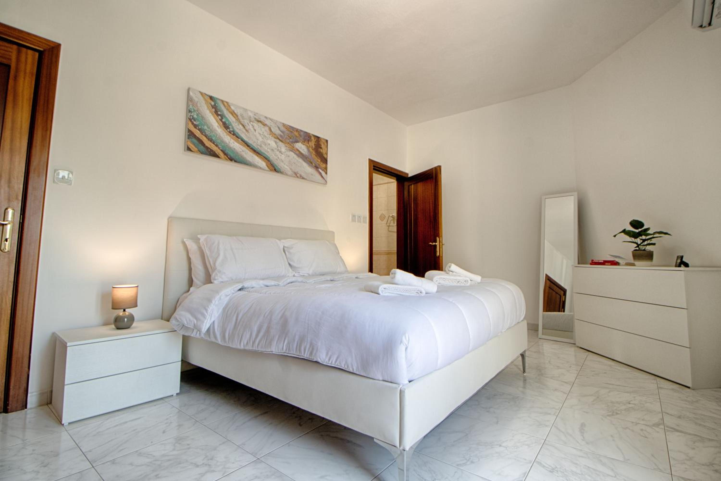 Spacious Corner Maisonette - Blessings view 3