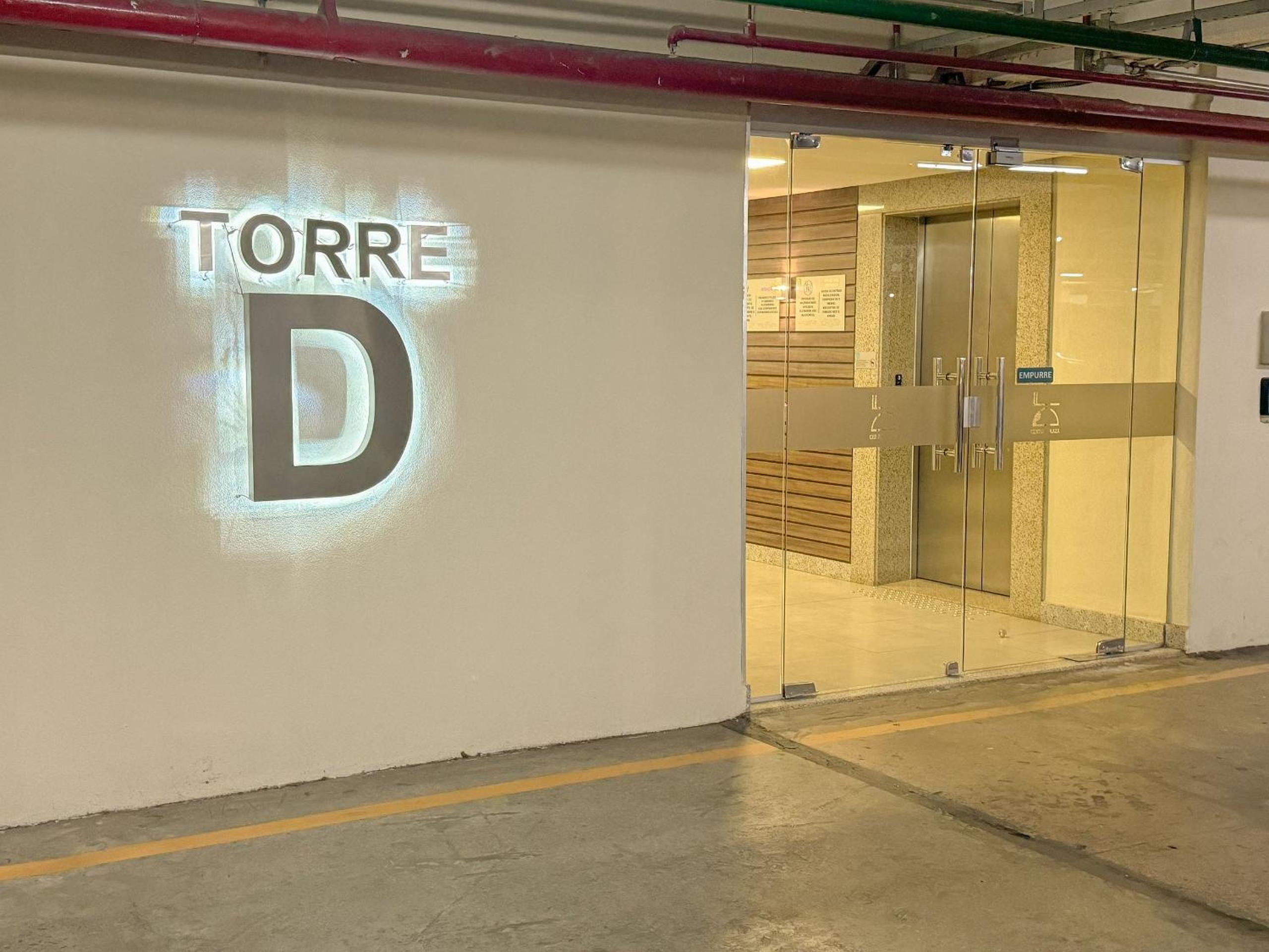 Suíte Moderna com acesso ao Shopping