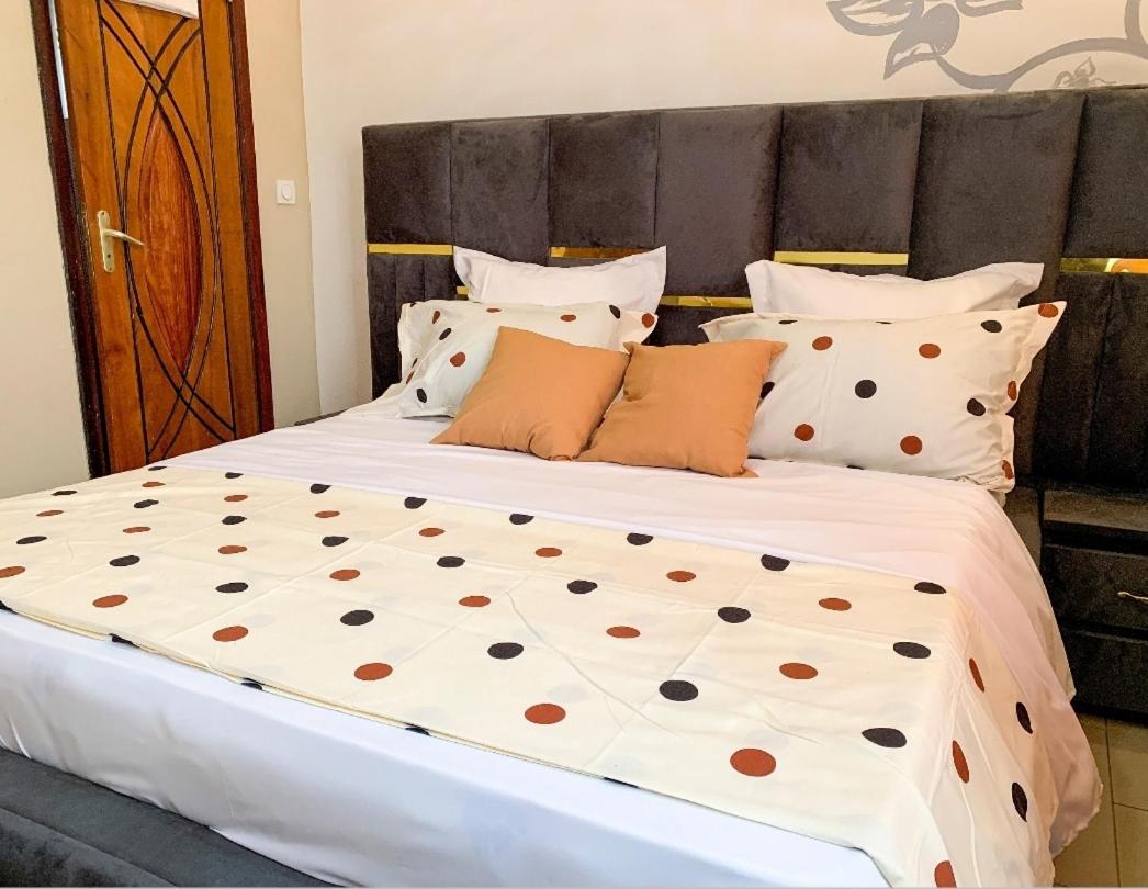 Inaya's Luxury Home Bonapriso