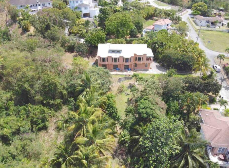 Large 2 Bed Apartment Excellent Location Private