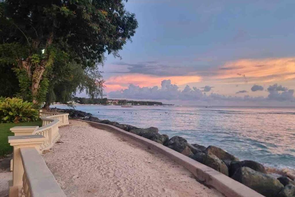 Large 2 Bed Apartment Excellent Location Private