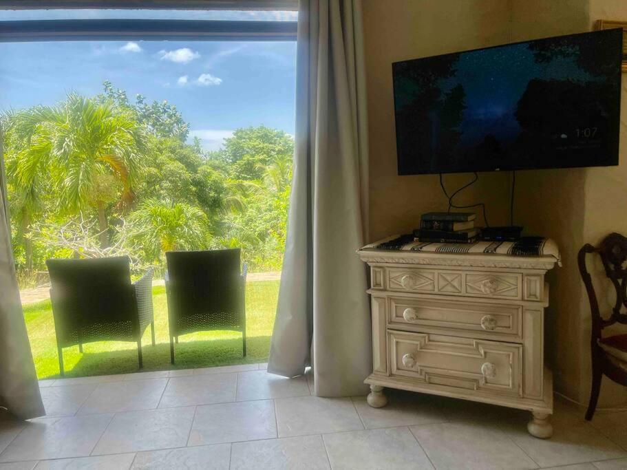 Large 2 Bed Apartment Excellent Location Private
