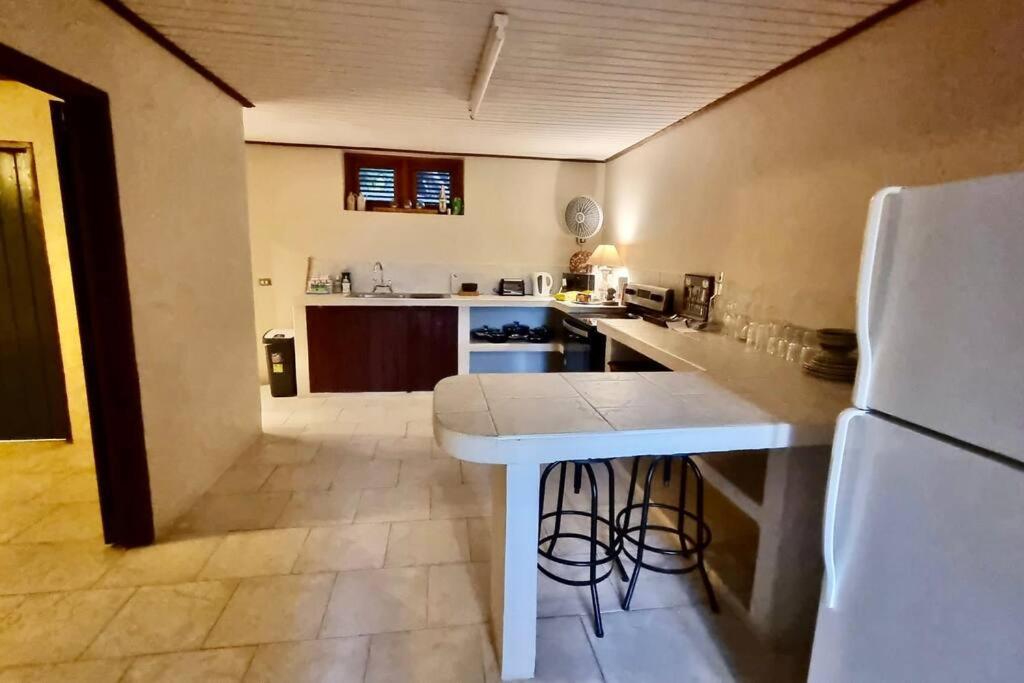 Large 2 Bed Apartment Excellent Location Private