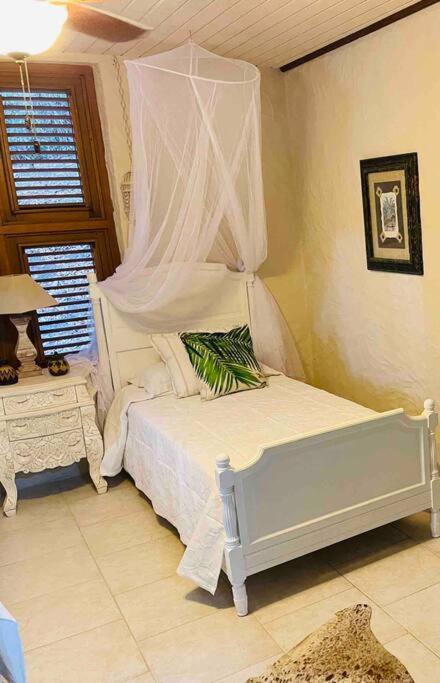 Large 2 Bed Apartment Excellent Location Private