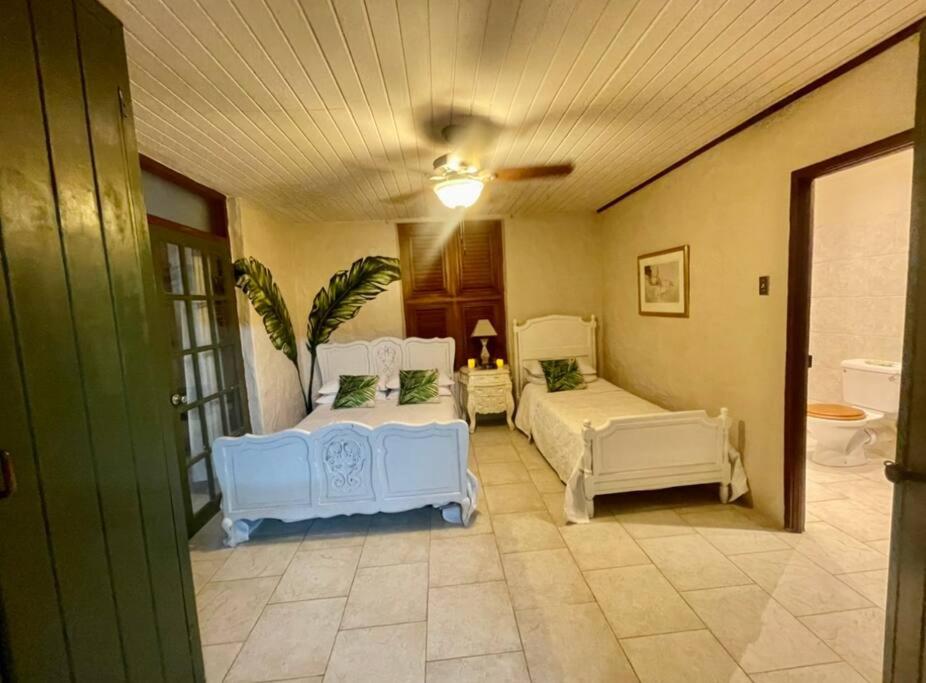 Large 2 Bed Apartment Excellent Location Private