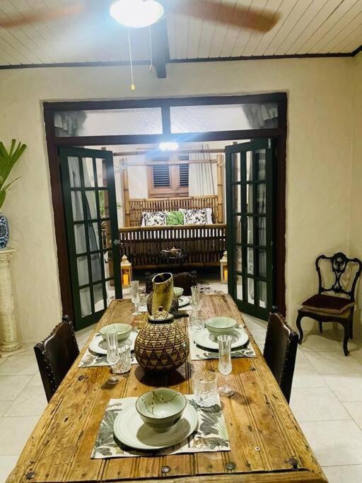 Large 2 Bed Apartment Excellent Location Private
