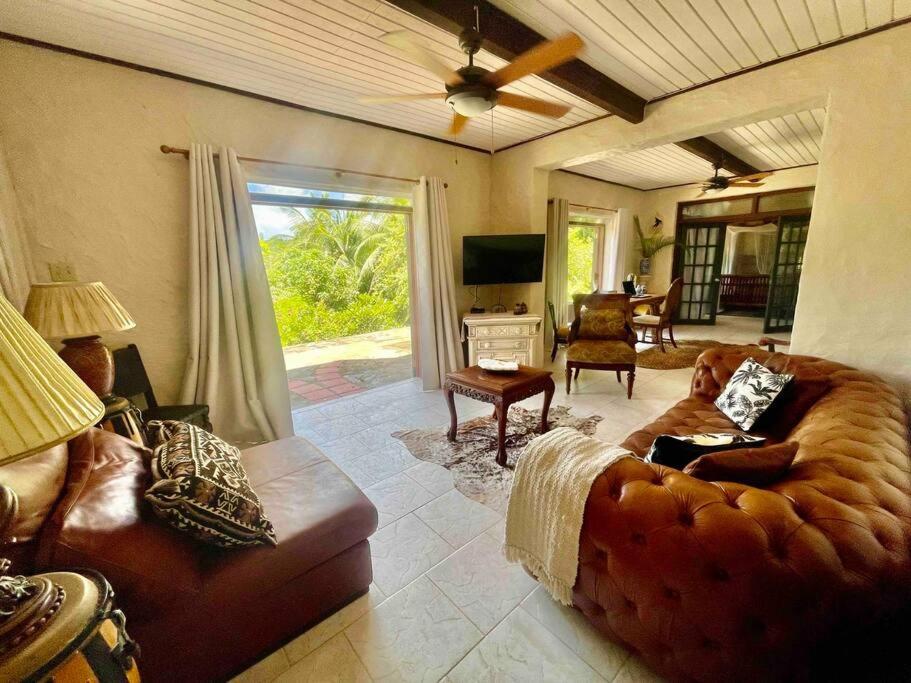 Large 2 Bed Apartment Excellent Location Private
