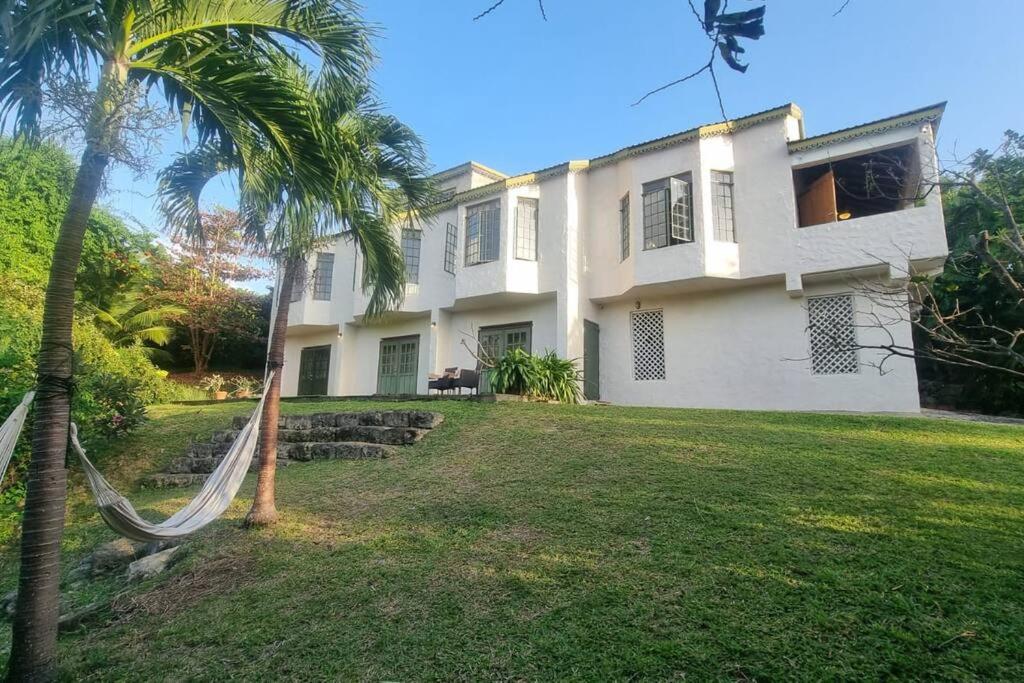 Large 2 Bed Apartment Excellent Location Private