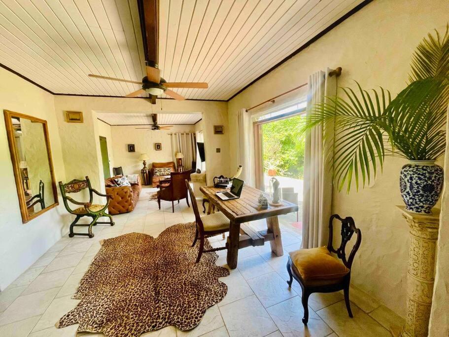 Large 2 Bed Apartment Excellent Location Private