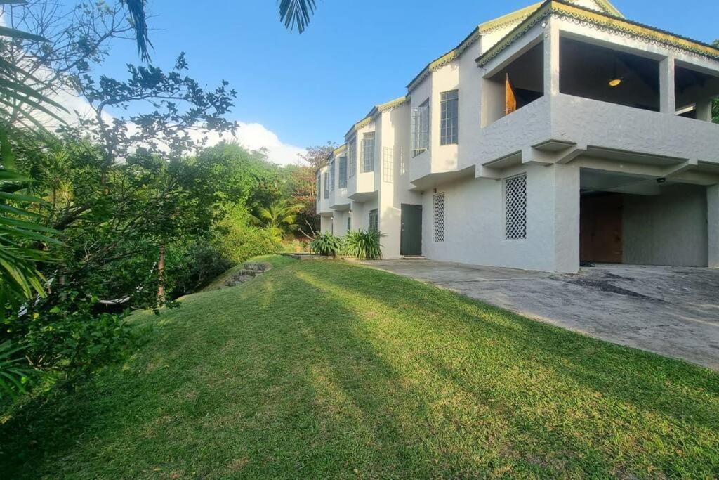 Large 2 Bed Apartment Excellent Location Private