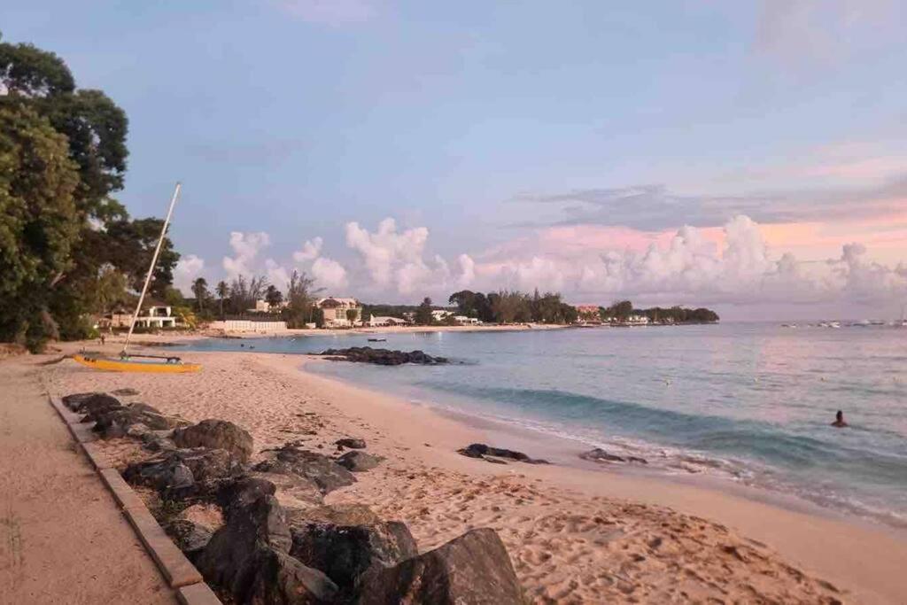 Large 2 Bed Apartment Excellent Location Private