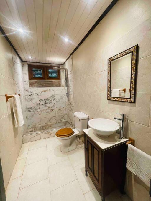 Large 2 Bed Apartment Excellent Location Private