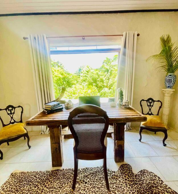 Large 2 Bed Apartment Excellent Location Private