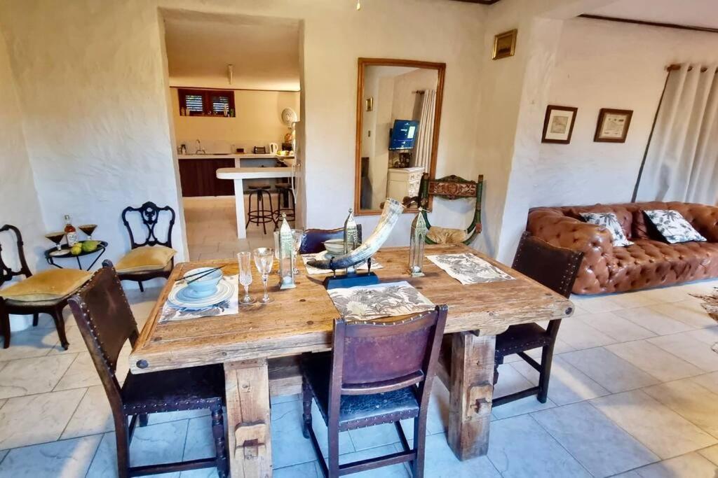 Large 2 Bed Apartment Excellent Location Private