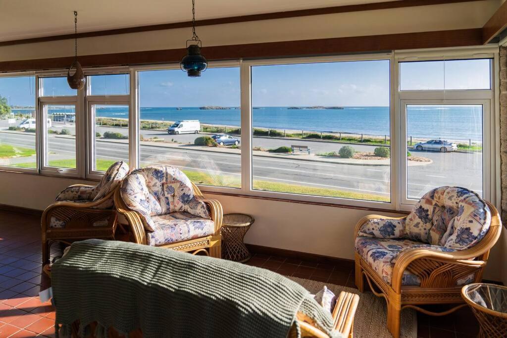 Coastal Sunset Paradise! Beach front & Ocean Views