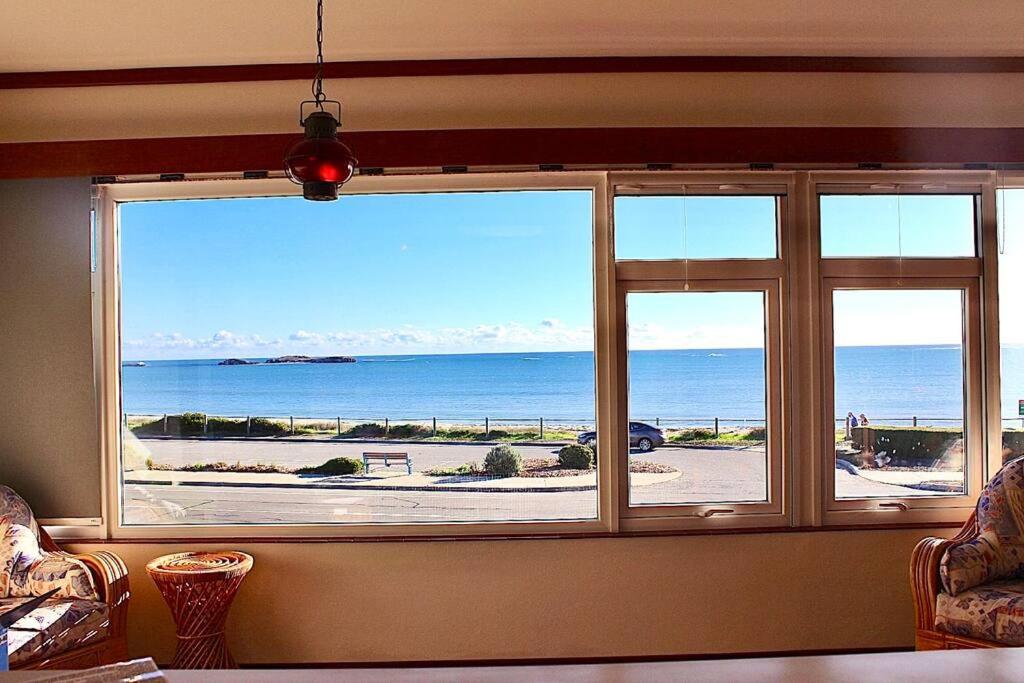 Coastal Sunset Paradise! Beach front & Ocean Views