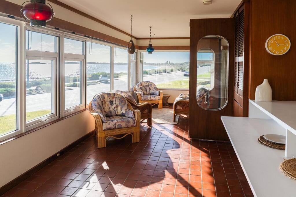 Coastal Sunset Paradise! Beach front & Ocean Views