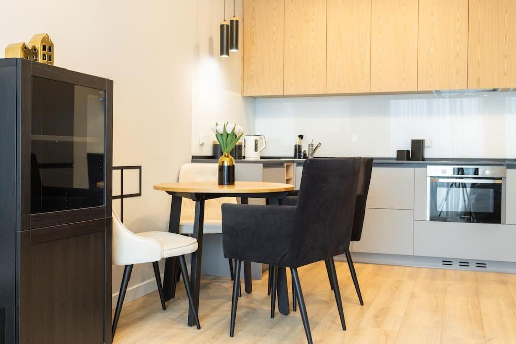 Urban Chic - Two Bedrooms Apartment - City Center - Sienna street