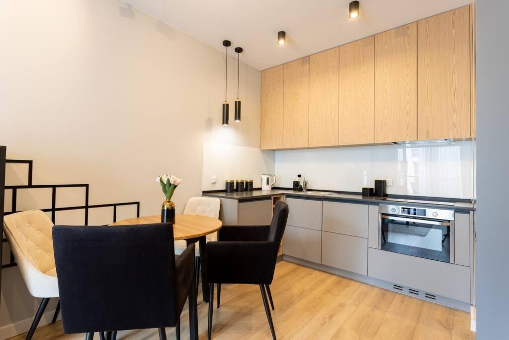 Urban Chic - Two Bedrooms Apartment - City Center - Sienna street