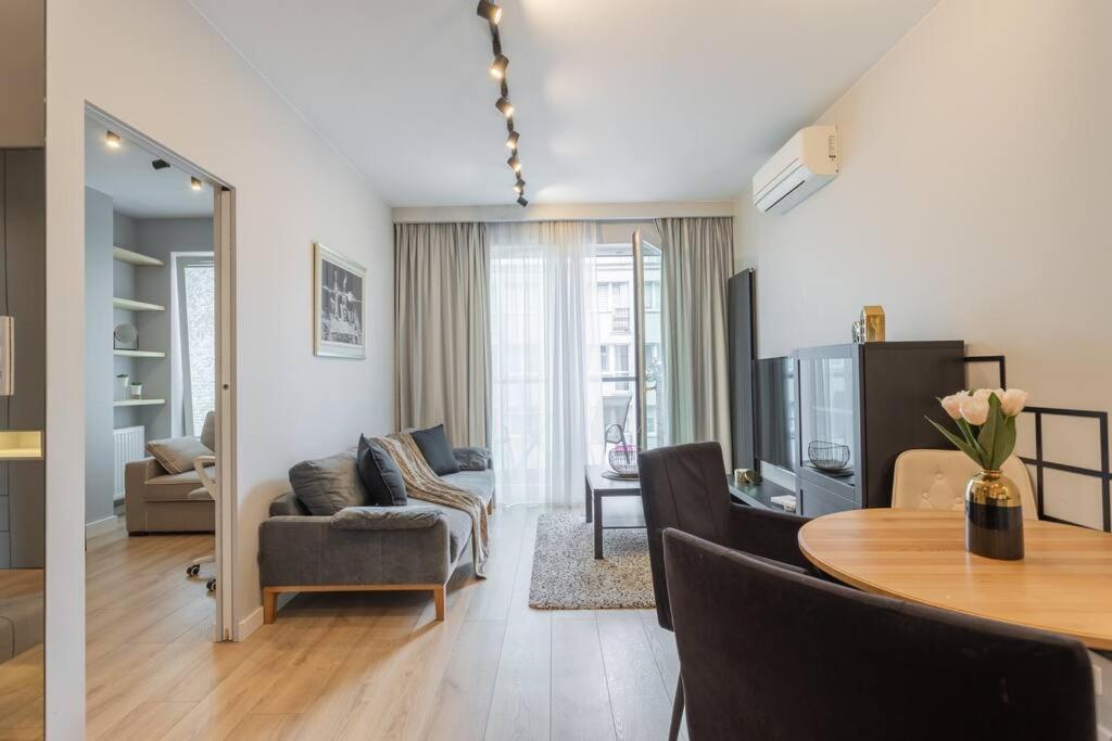 Urban Chic - Two Bedrooms Apartment - City Center - Sienna street