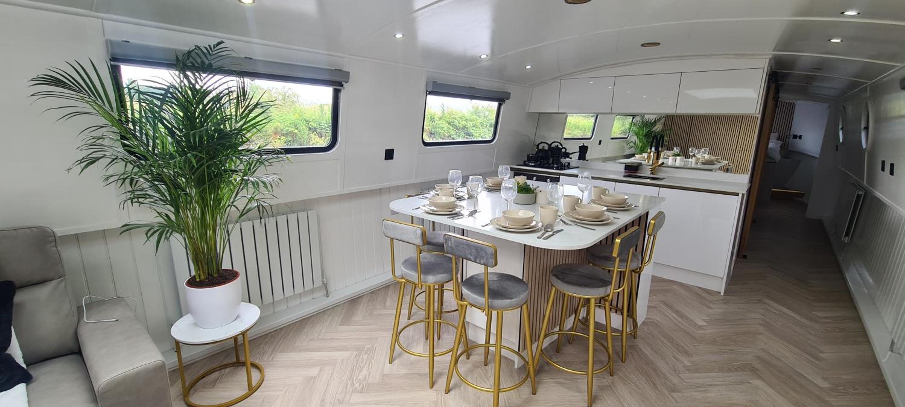 Luxury Boat Stay Liverpool sleeping 6 WiFi view 4