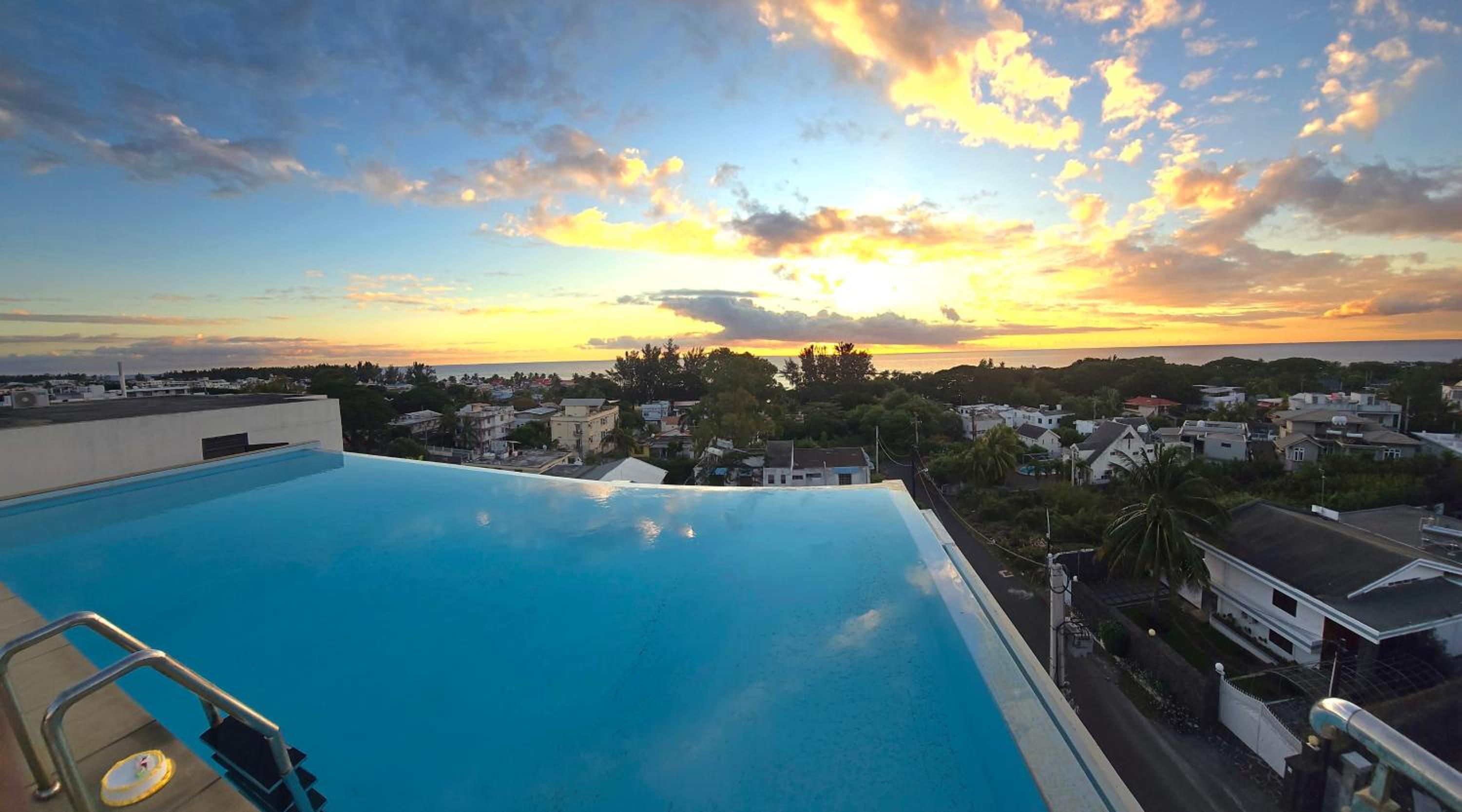 Luxury Penthouse with Infinity Pool & Stunning Sea View view 5