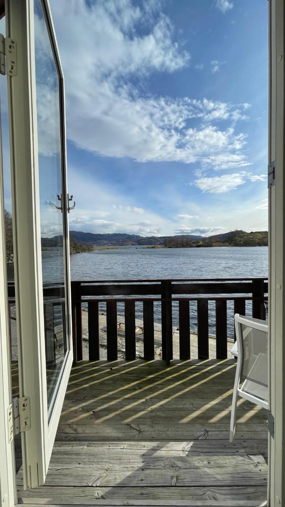 Selvåg cabins by the sea including small boat