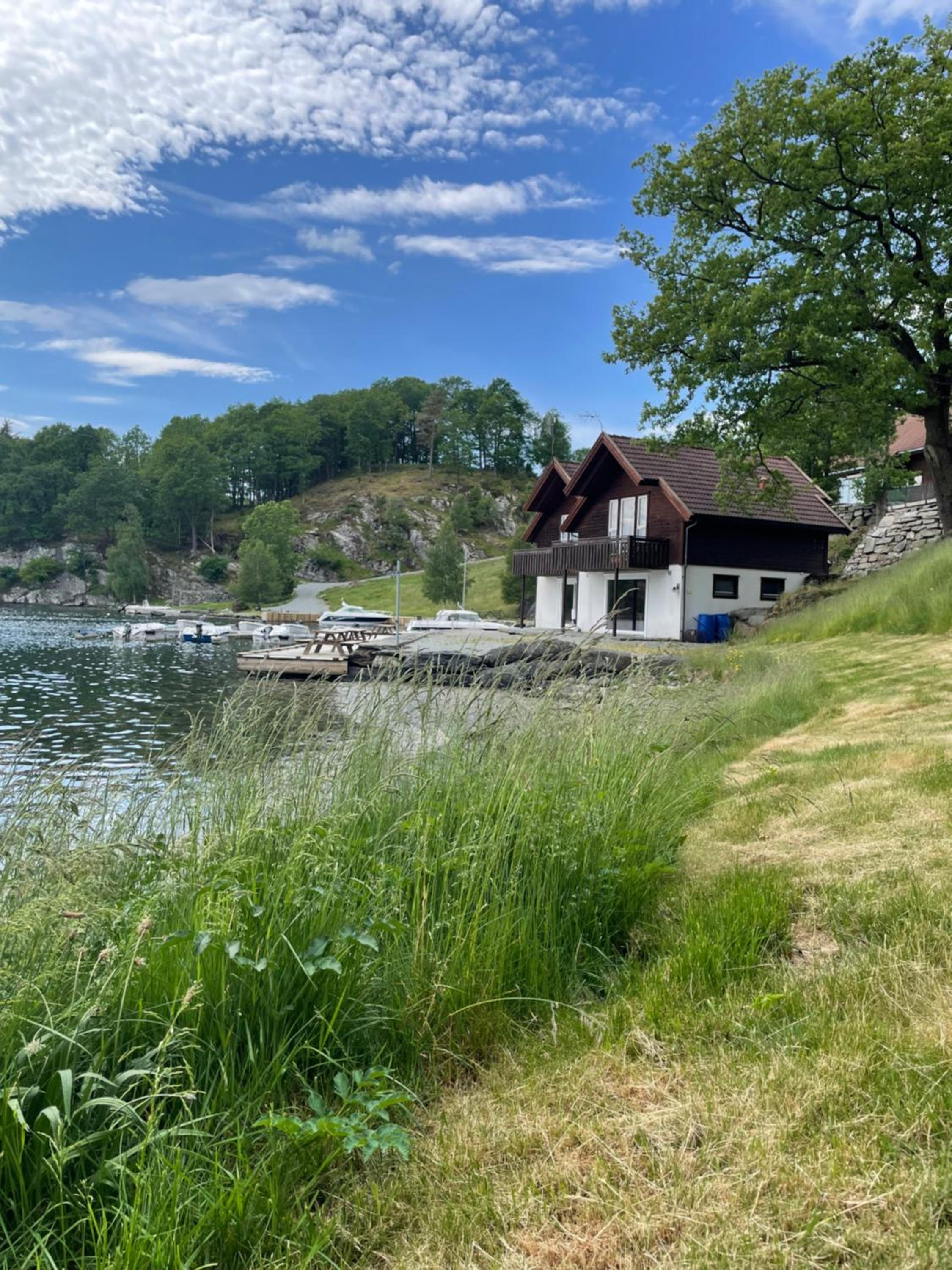 Selvåg cabins by the sea including small boat