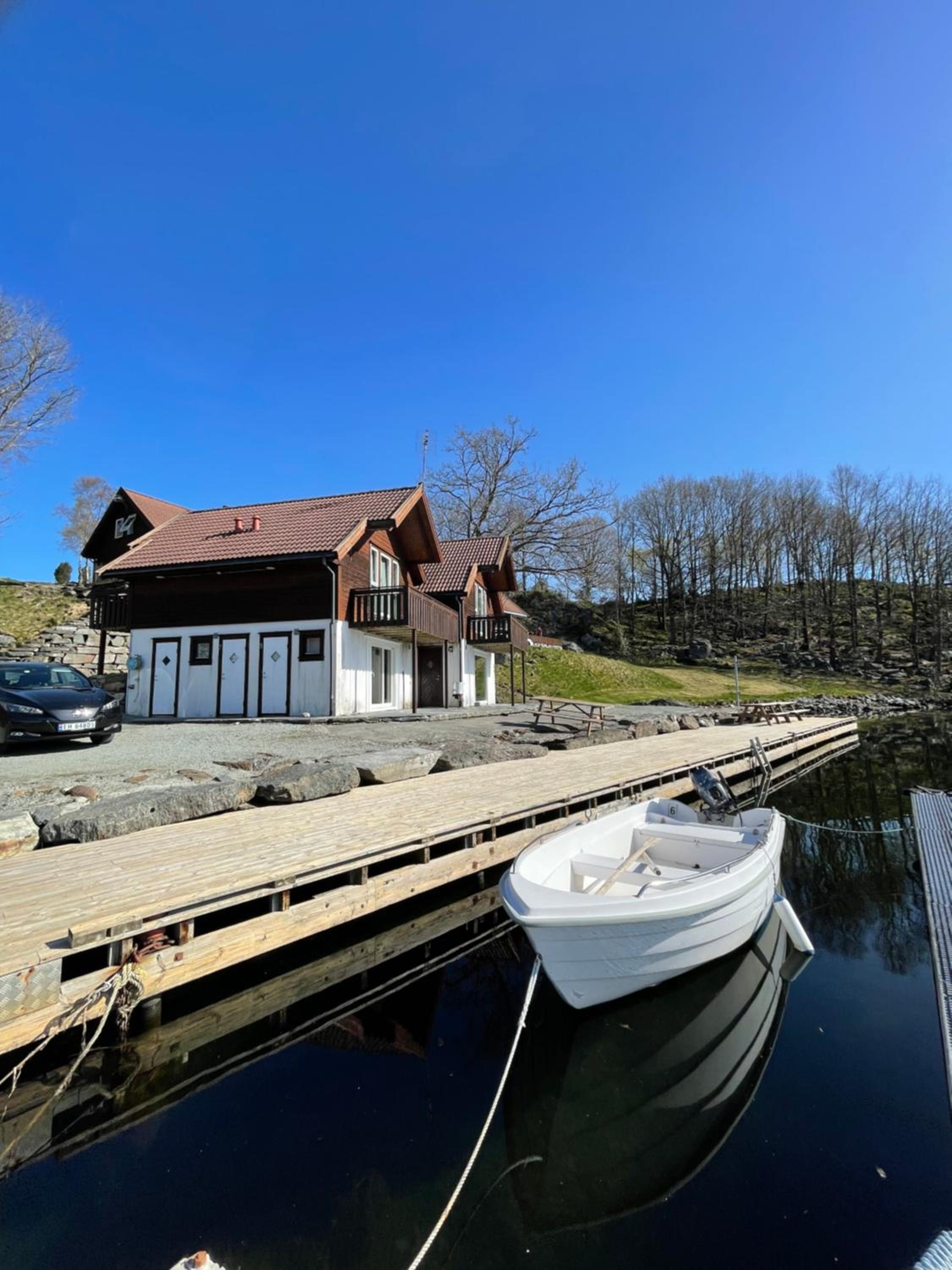 Selvåg cabins by the sea including small boat