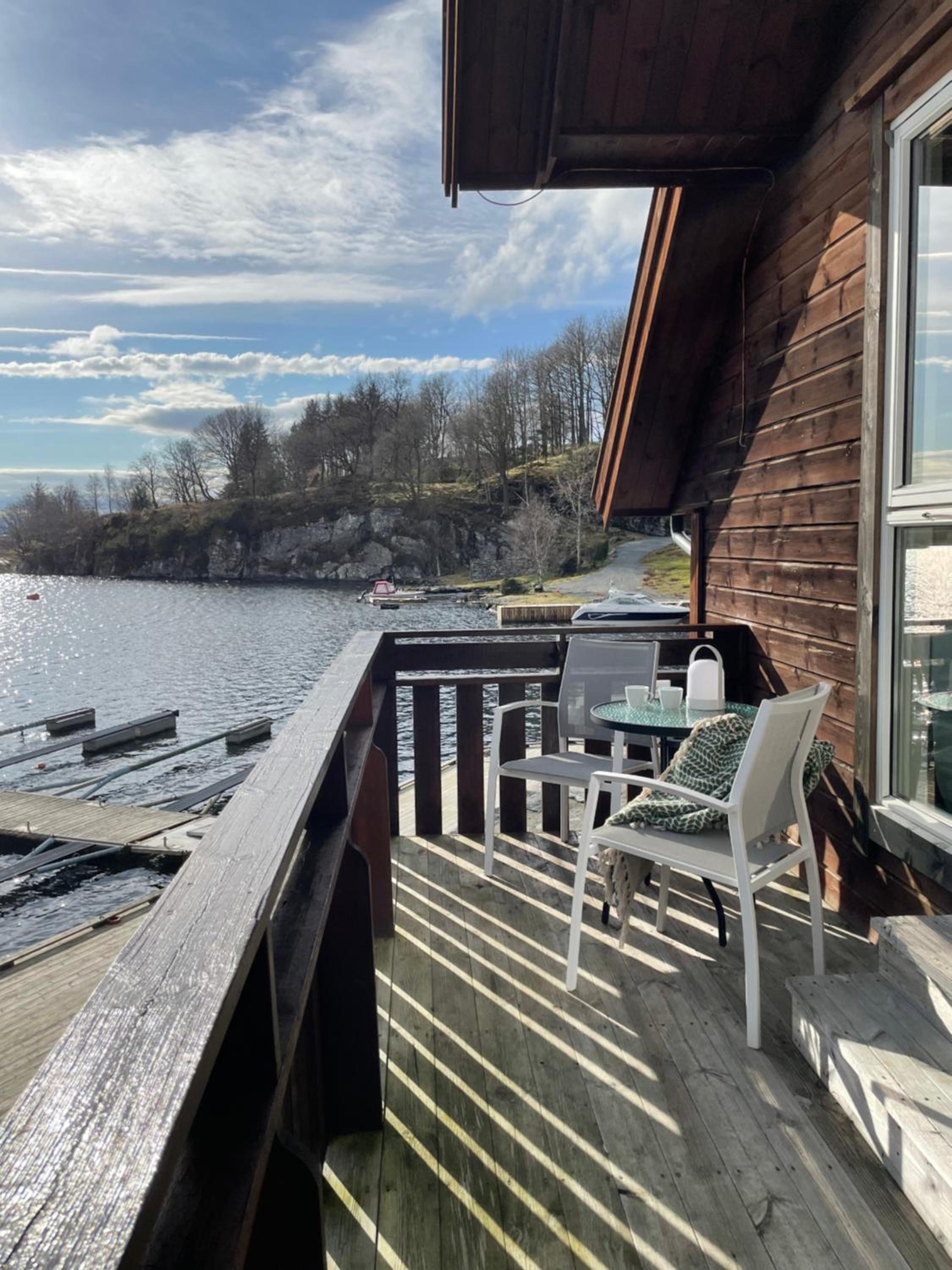 Selvåg cabins by the sea including small boat