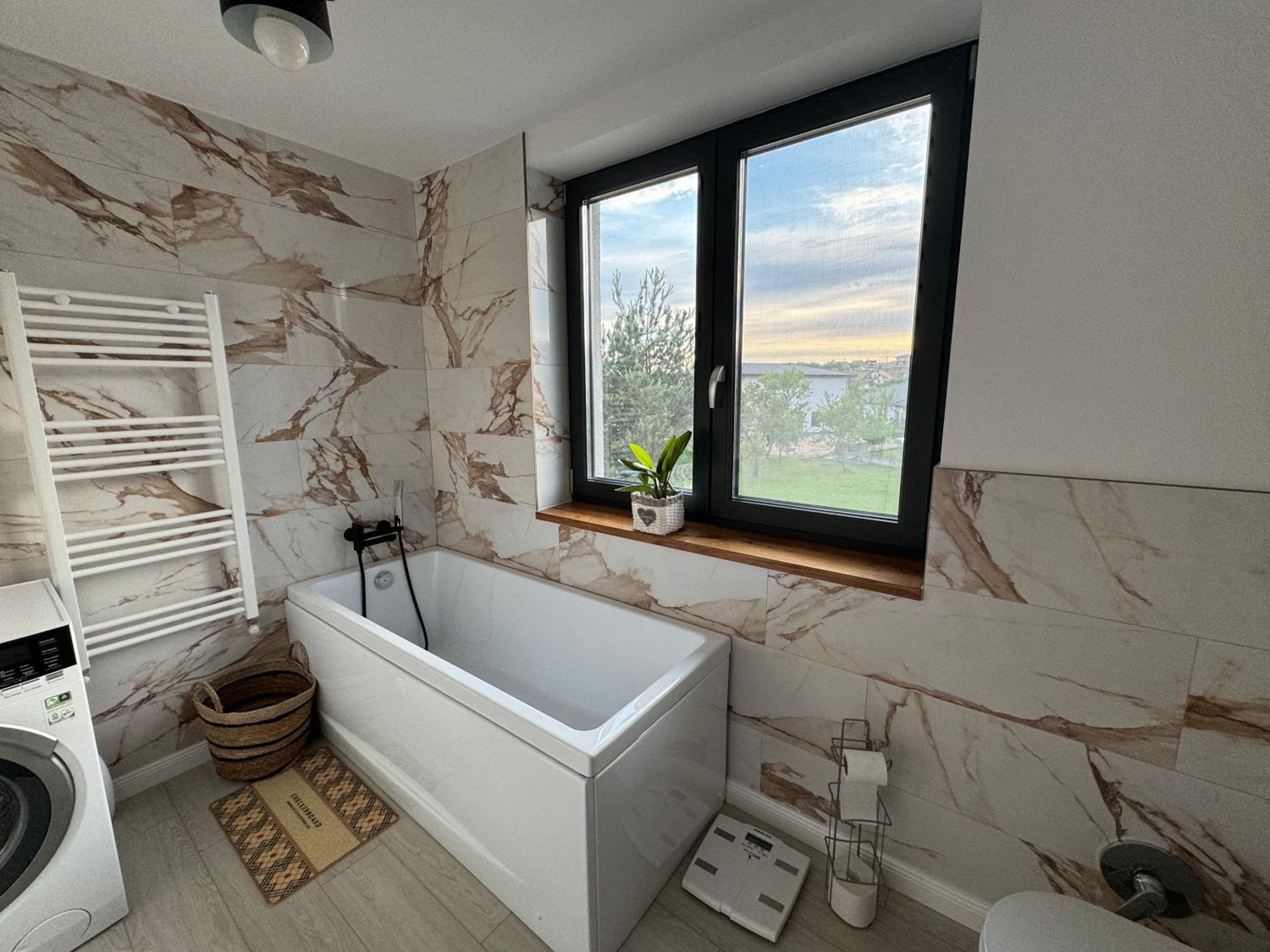 Lazăr Home