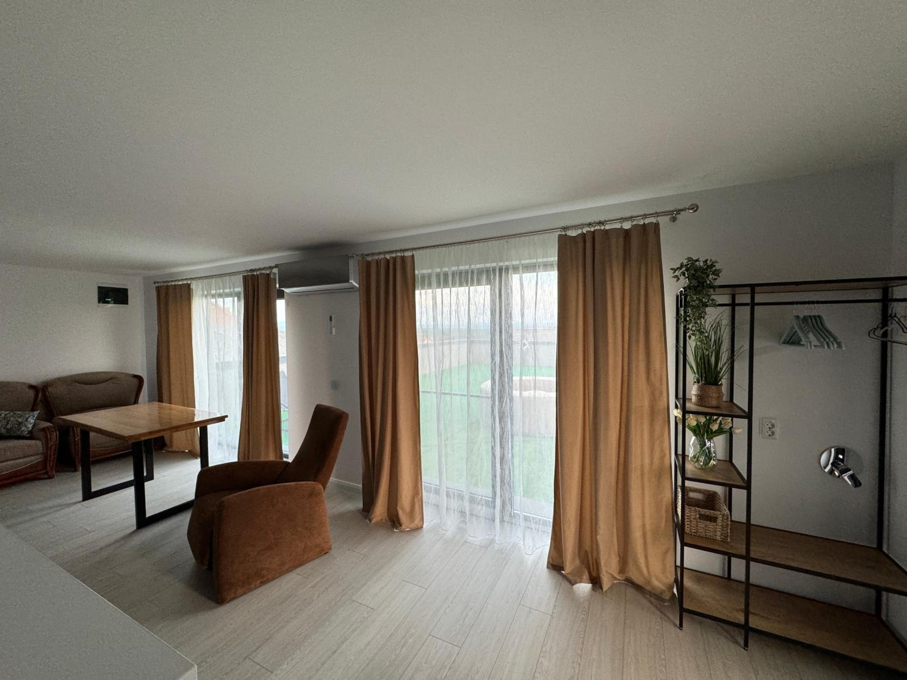 Lazăr Home