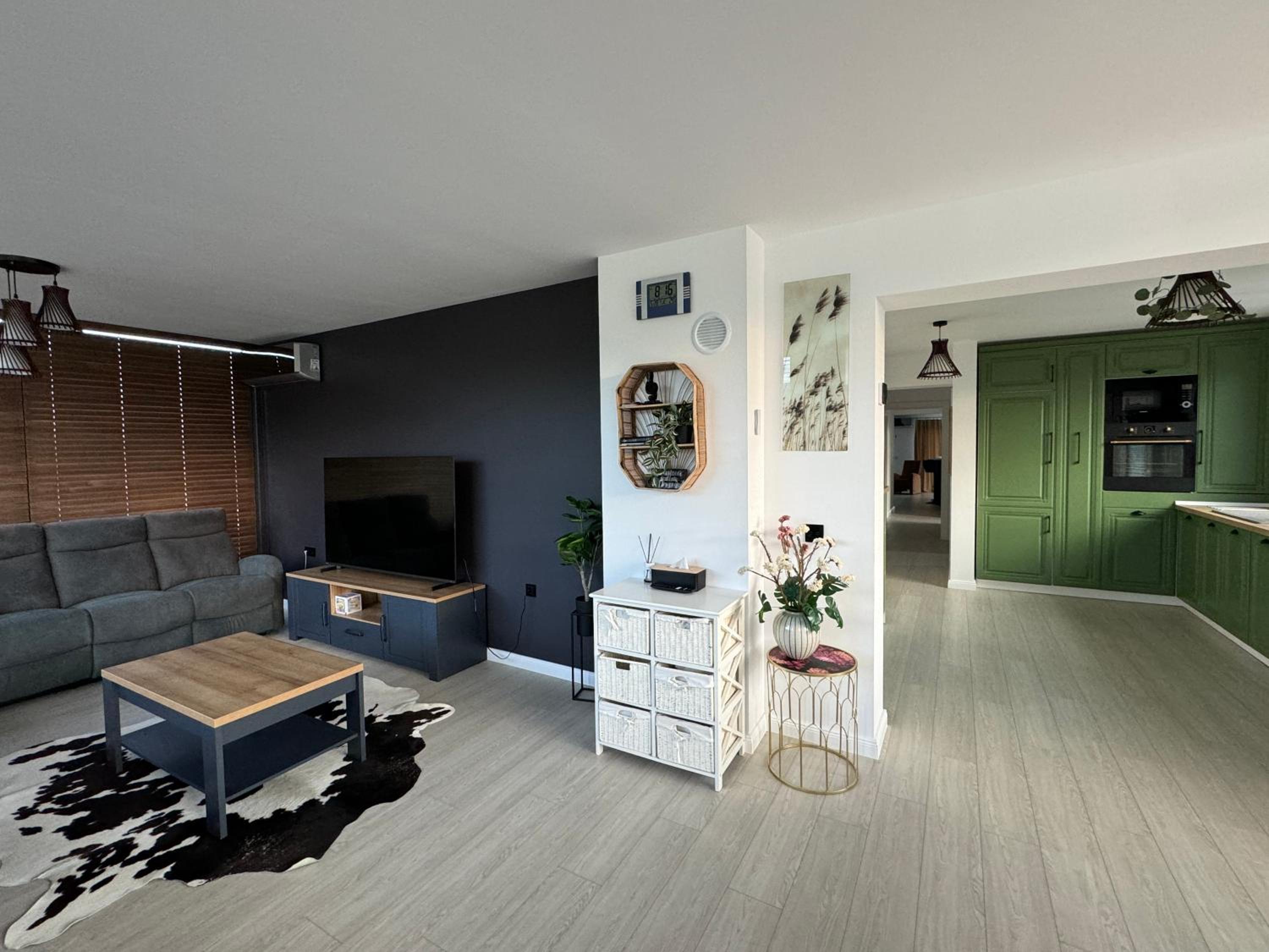 Lazăr Home