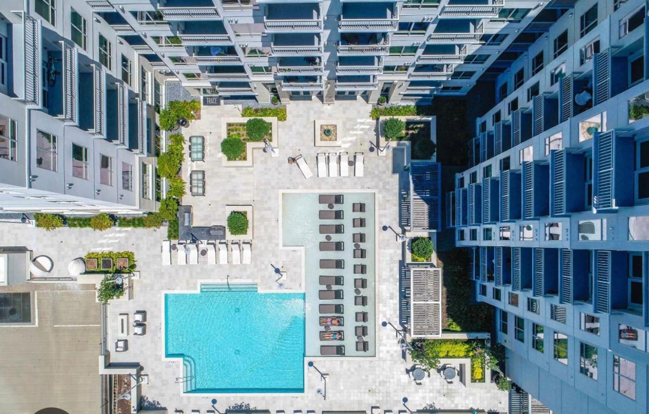 Modern Midtown Oasis 1028