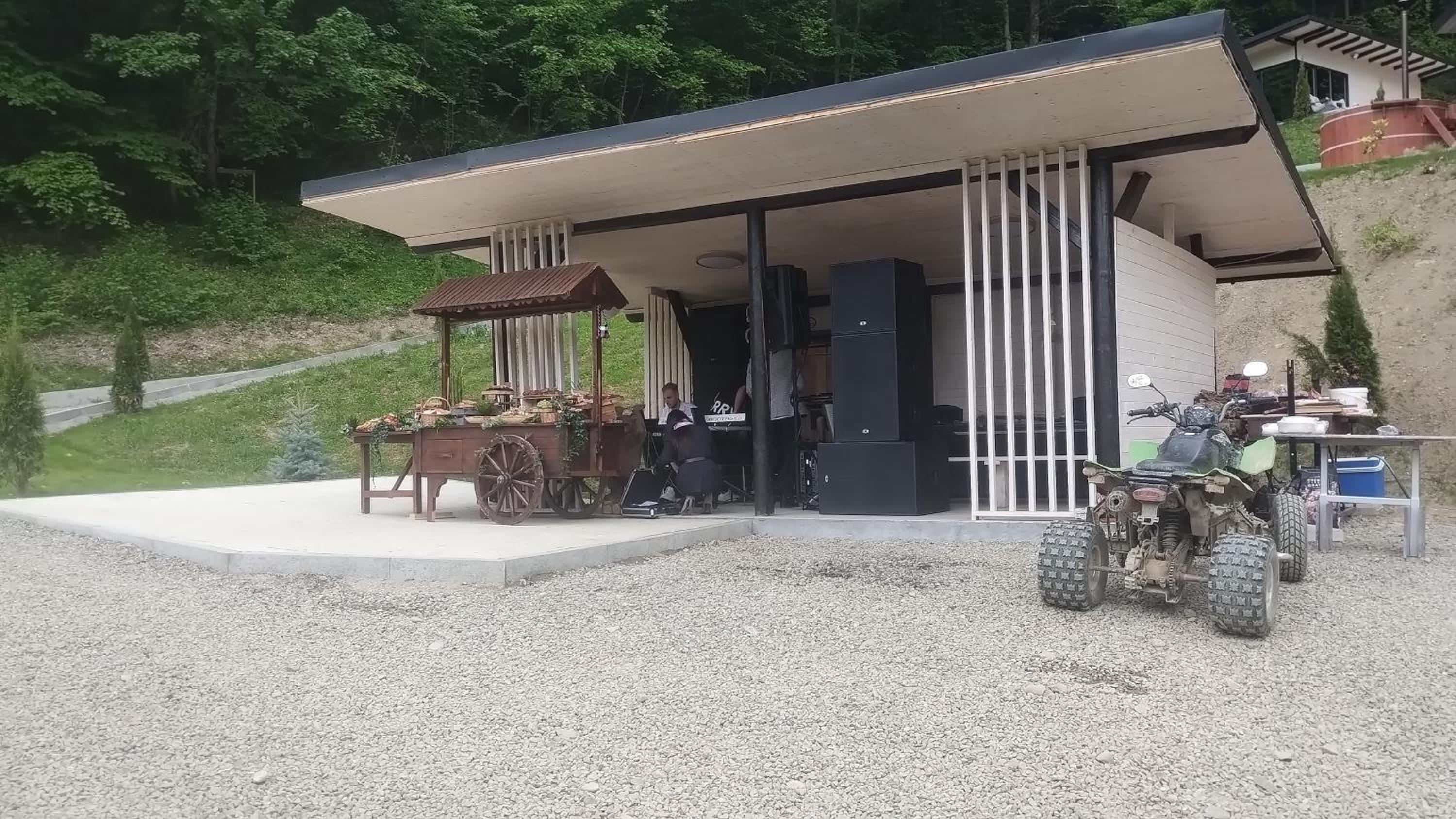 Cabanele din Valea Ursului view 3