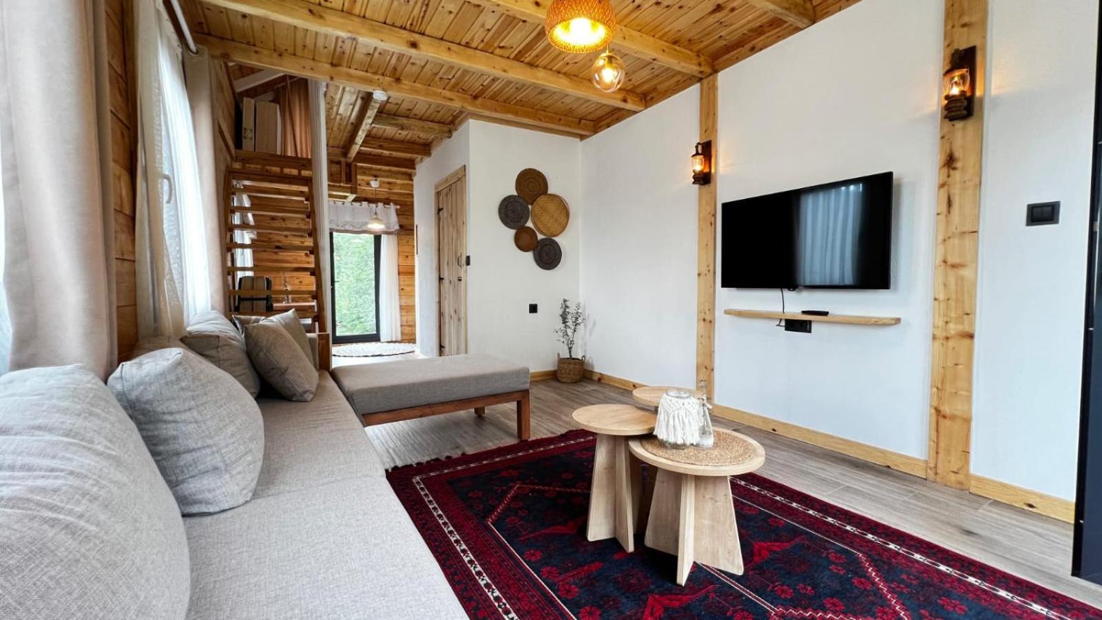Hanging Garden Holiday Home - Riverside