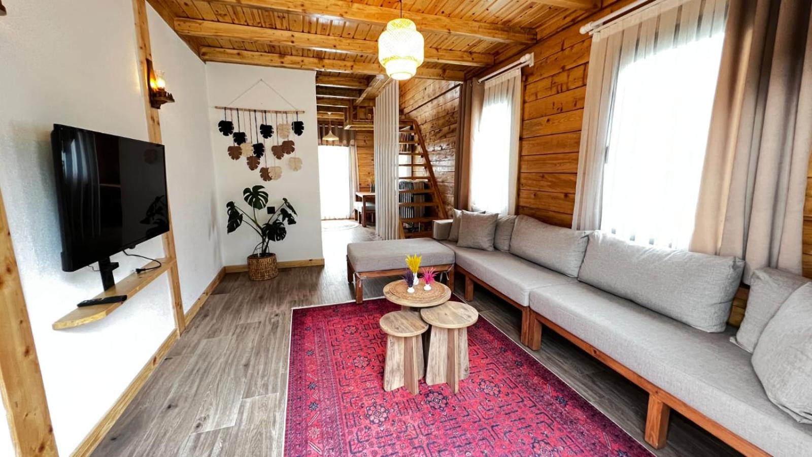 Hanging Garden Holiday Home - Riverside