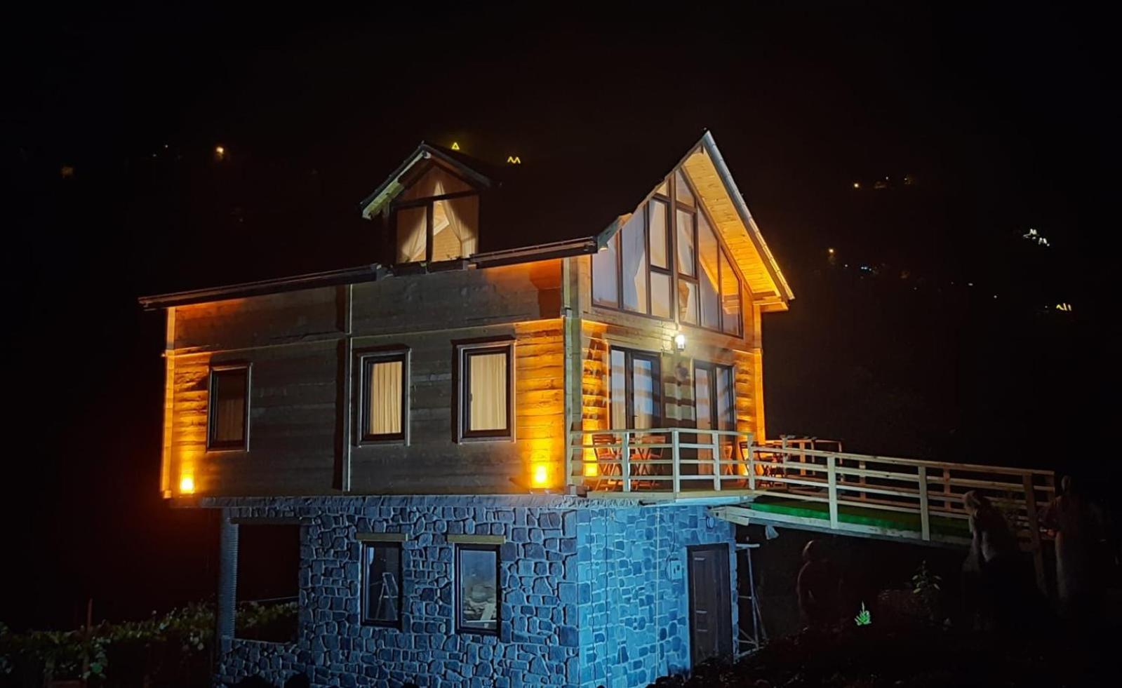 Hanging Garden Holiday Home - Riverside