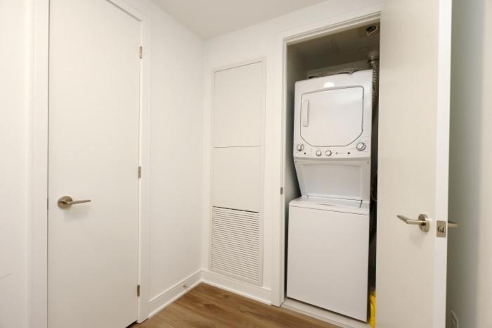Stunning 2 Bed and 2 Bath Condo in Mississauga
