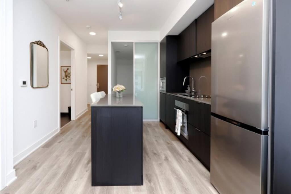 Stunning 2 Bed and 2 Bath Condo in Mississauga