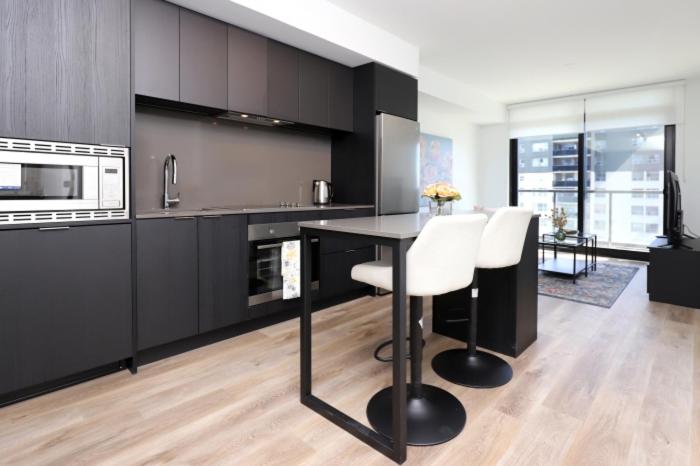Stunning 2 Bed and 2 Bath Condo in Mississauga