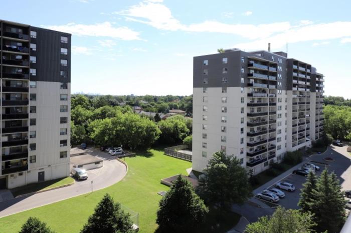 Stunning 2 Bed and 2 Bath Condo in Mississauga