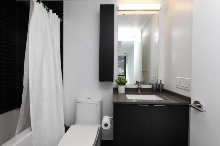 Stunning 2 Bed and 2 Bath Condo in Mississauga