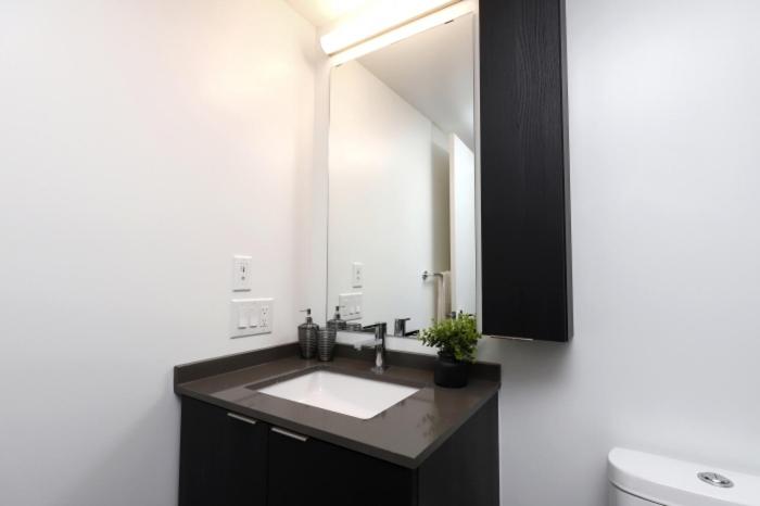 Stunning 2 Bed and 2 Bath Condo in Mississauga