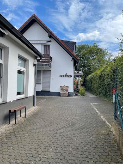 Cozy Studio Apartment in Neusser Street
