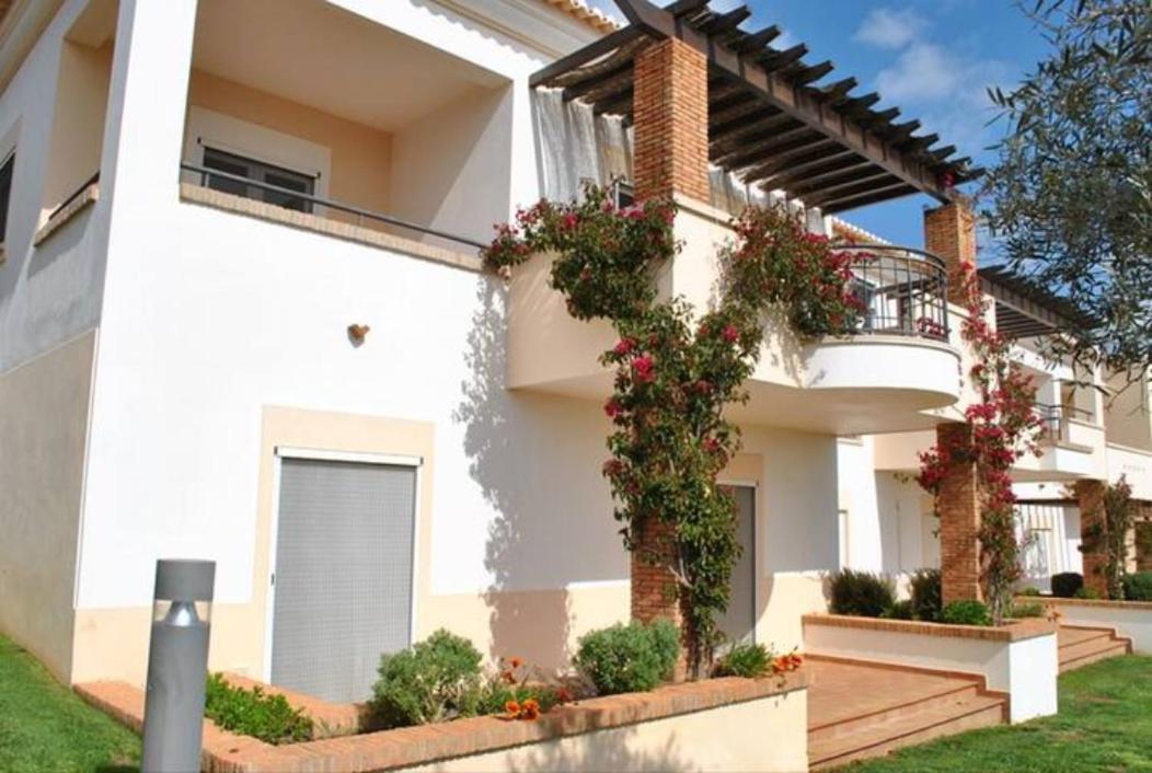 Lovely 3 Bedroom Villa with Pool in Great Location view 2