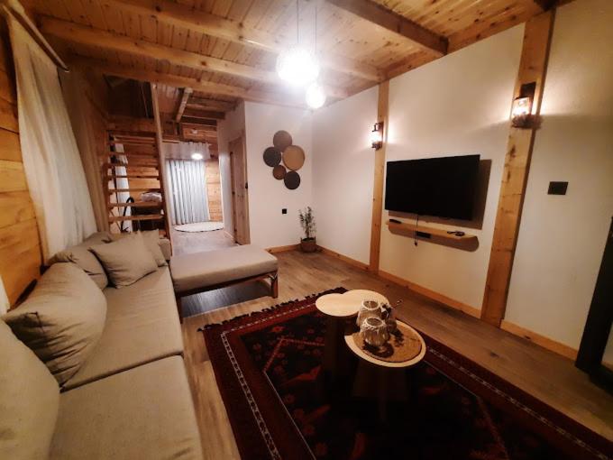 Hanging Garden Holiday Home - Riverside