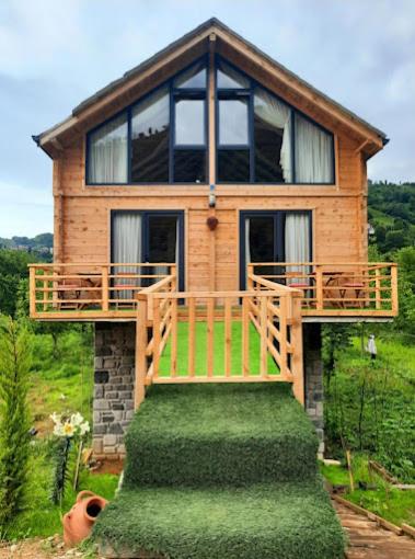 Hanging Garden Holiday Home - Riverside